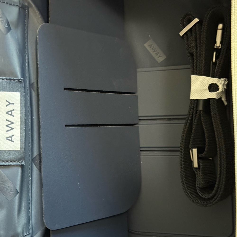AWAY The Train Case in Salt White (Gloss)-NWT-No box, dust cover only. - Picture 9 of 12